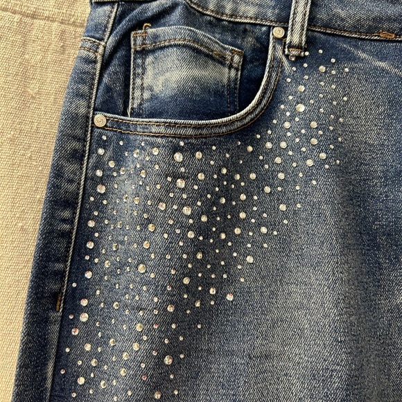 9 th and Main/ NWT/Wide leg/Embellished Women's Jeans/ stretch for comfort/ 16 - Picture 4 of 16